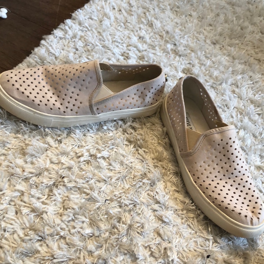 Cream Steve Madden slip-ons